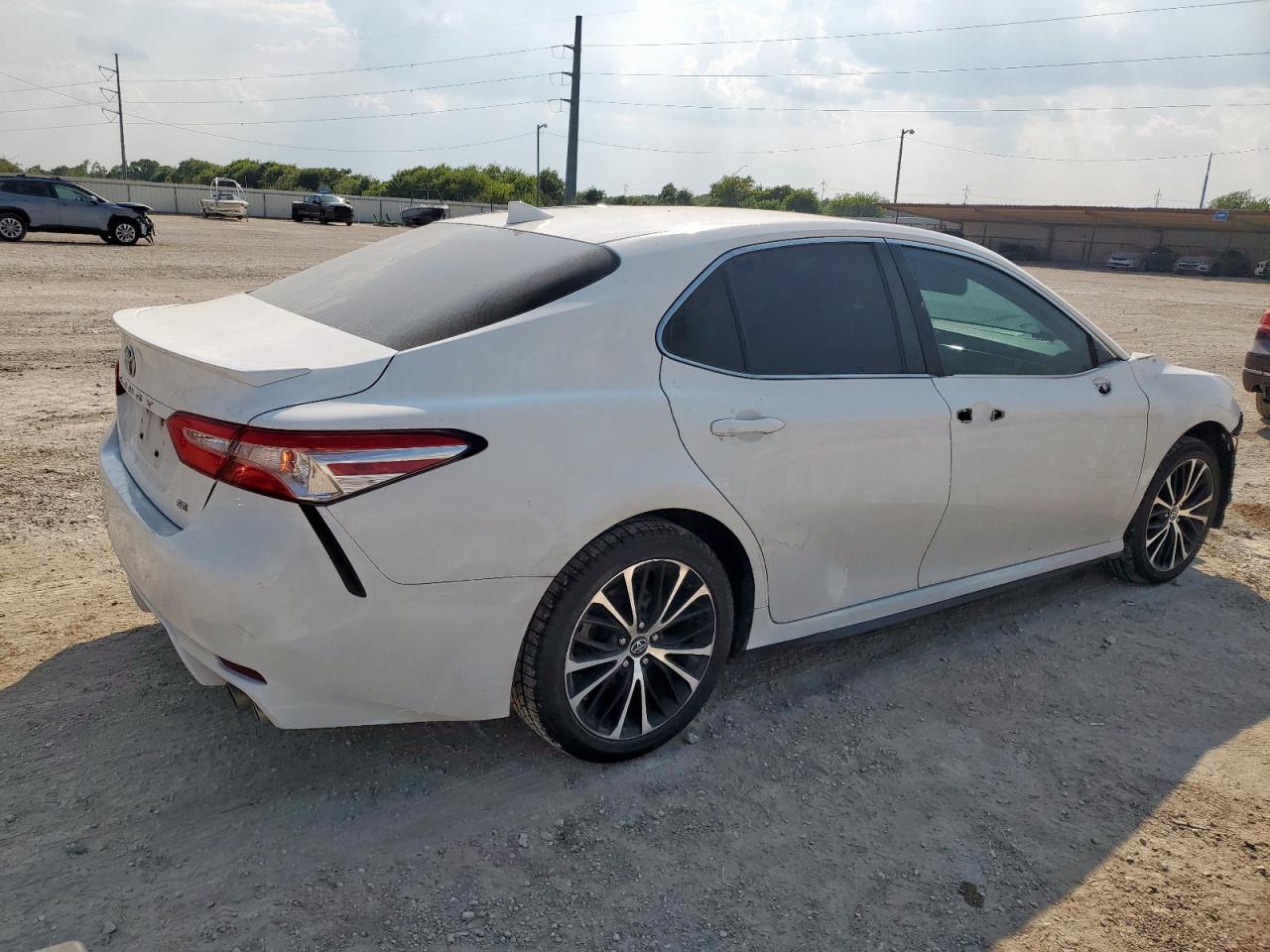 Toyota Camry Se Image 6