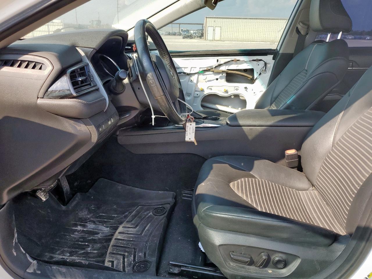 Toyota Camry Se Image 9