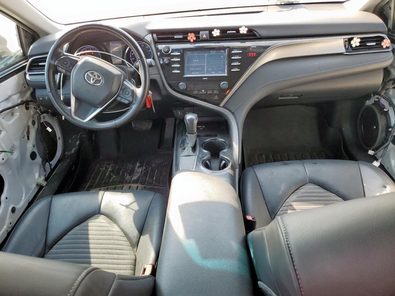 Toyota Camry Se Image 10