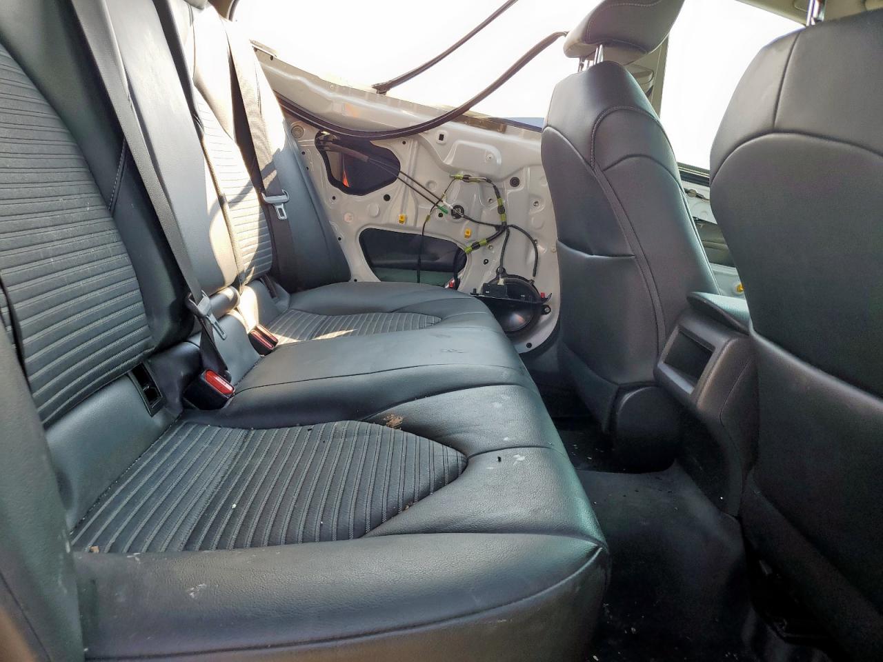 Toyota Camry Se Image 11