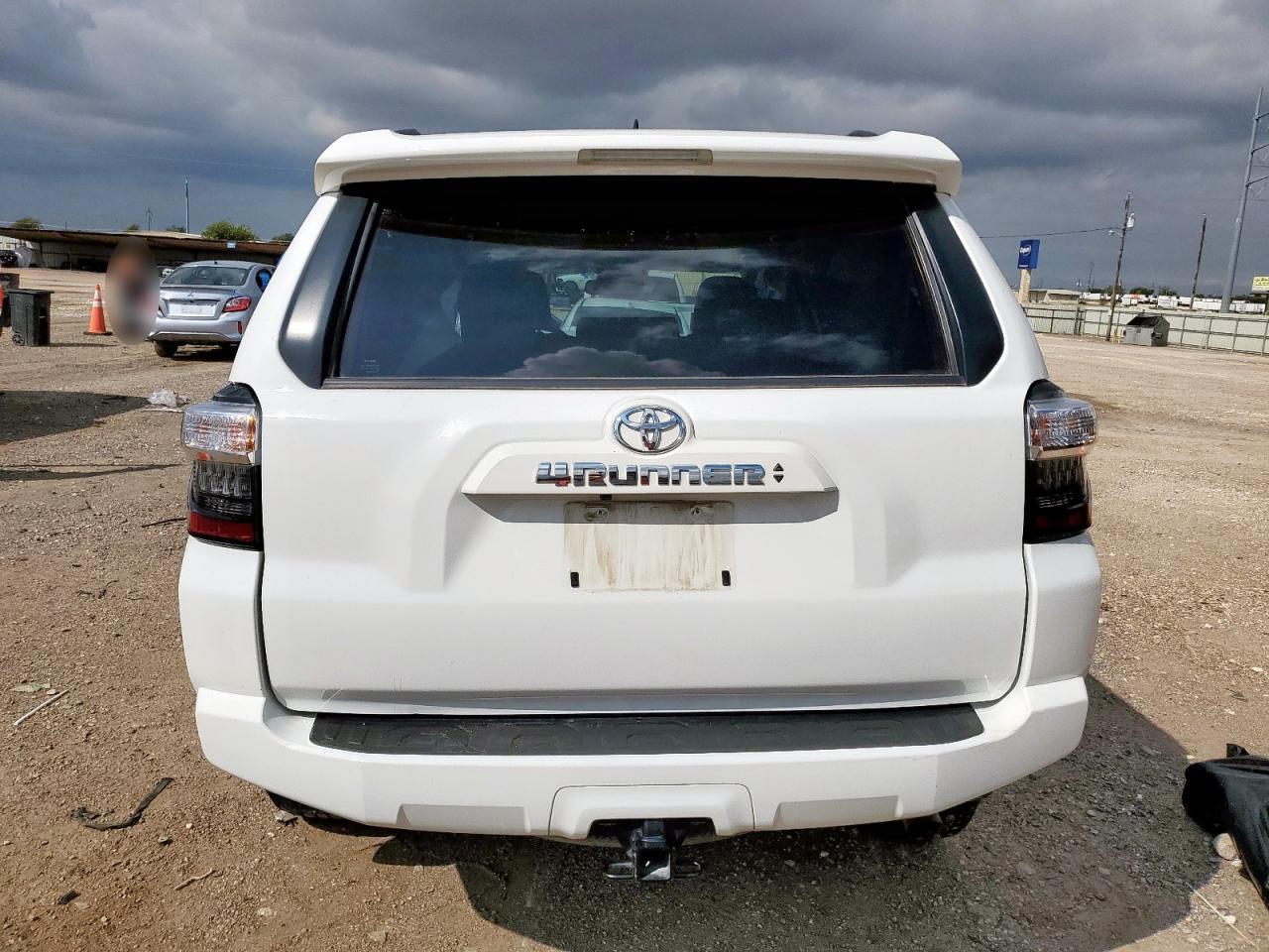 Toyota 4Runner Sr5 Image 8