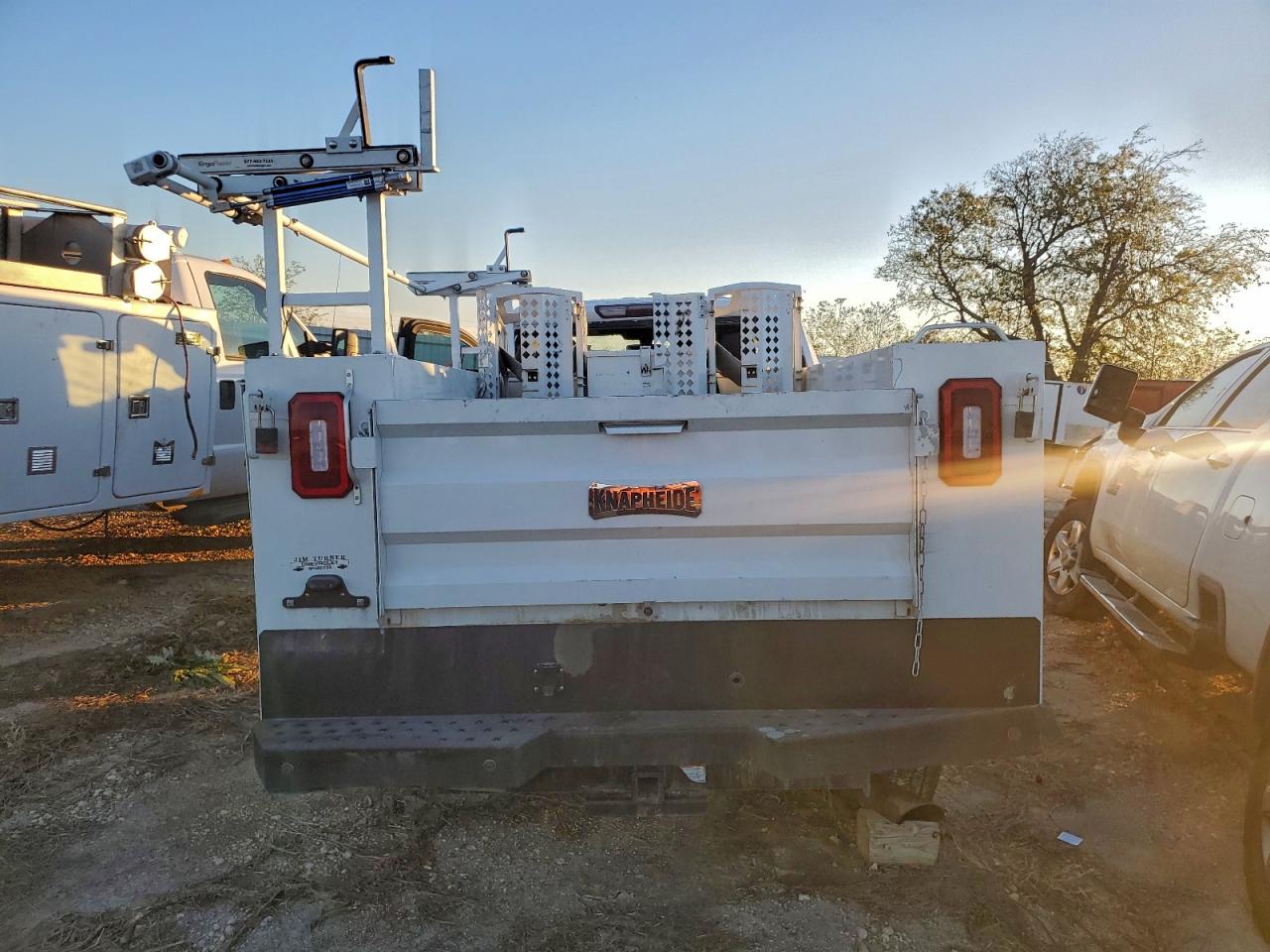 Chevrolet Silverado C2500 Heavy Duty Image 8