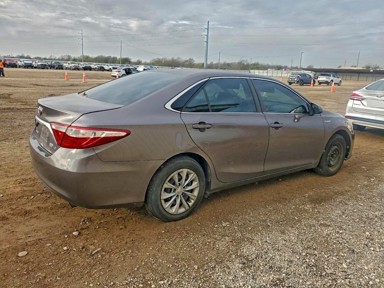 Toyota Camry Hybrid Image 6