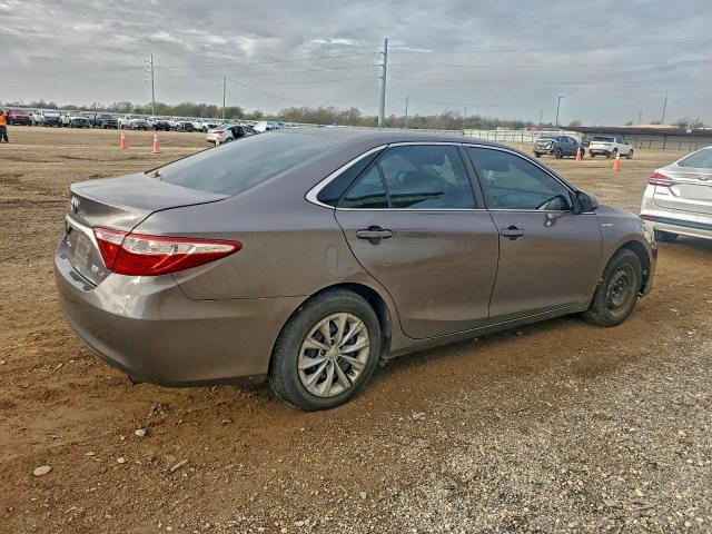 Toyota Camry Hybrid Image 6