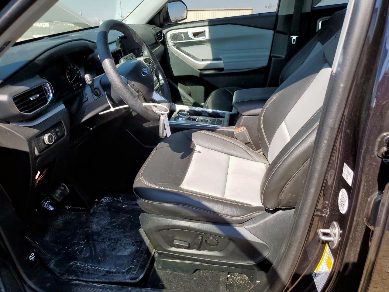 Ford Explorer Xlt Image 8