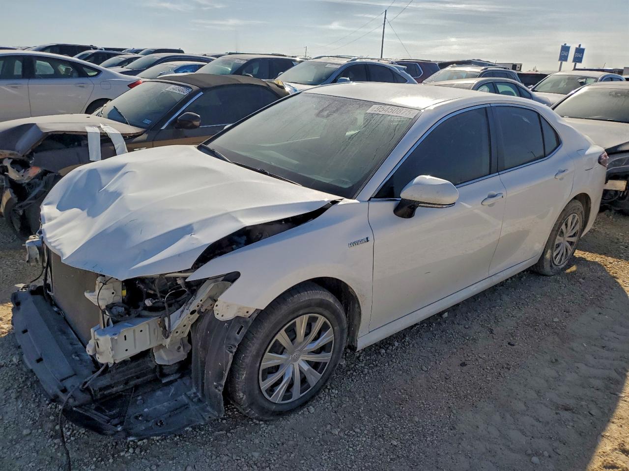 Toyota Camry Le Image 1