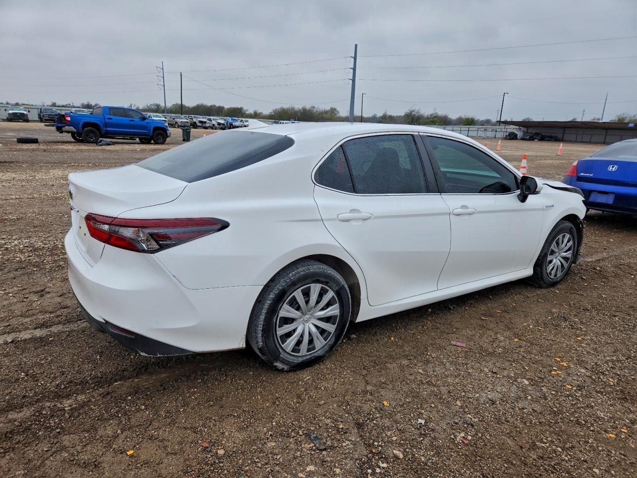 Toyota Camry Le Image 4