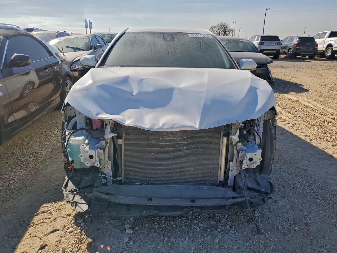 Toyota Camry Le Image 10