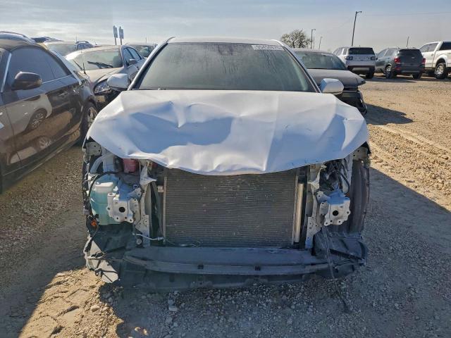 Toyota Camry Le Image 10