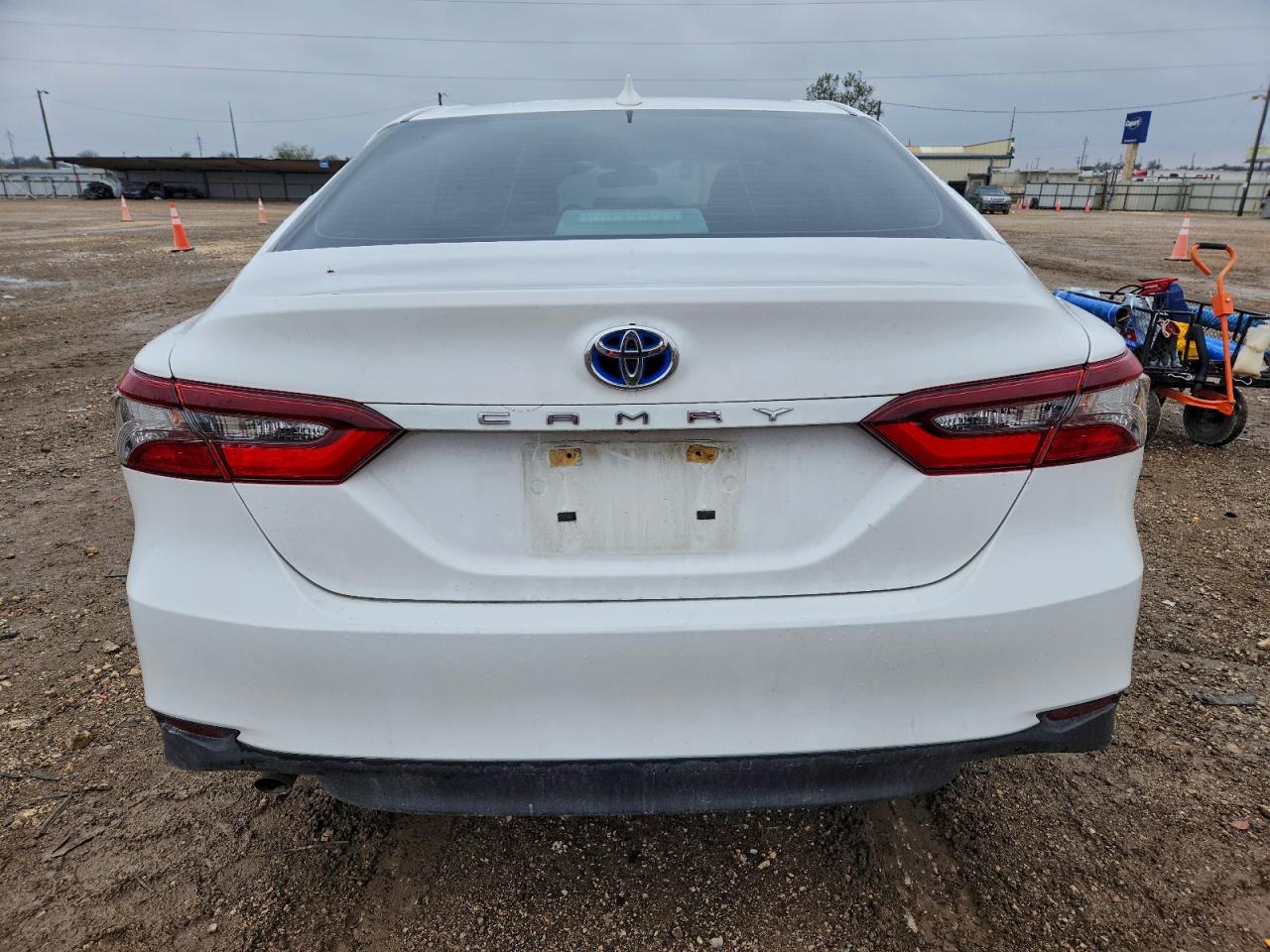 Toyota Camry Le Image 7