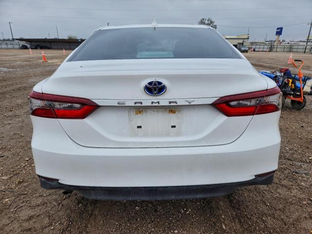 Toyota Camry Le Image 7