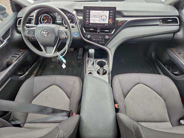 Toyota Camry Le Image 3