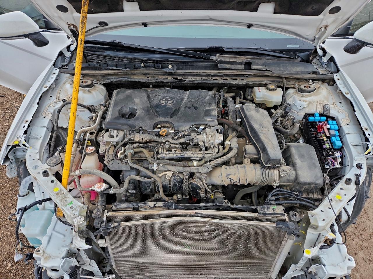 Toyota Camry Le Image 9