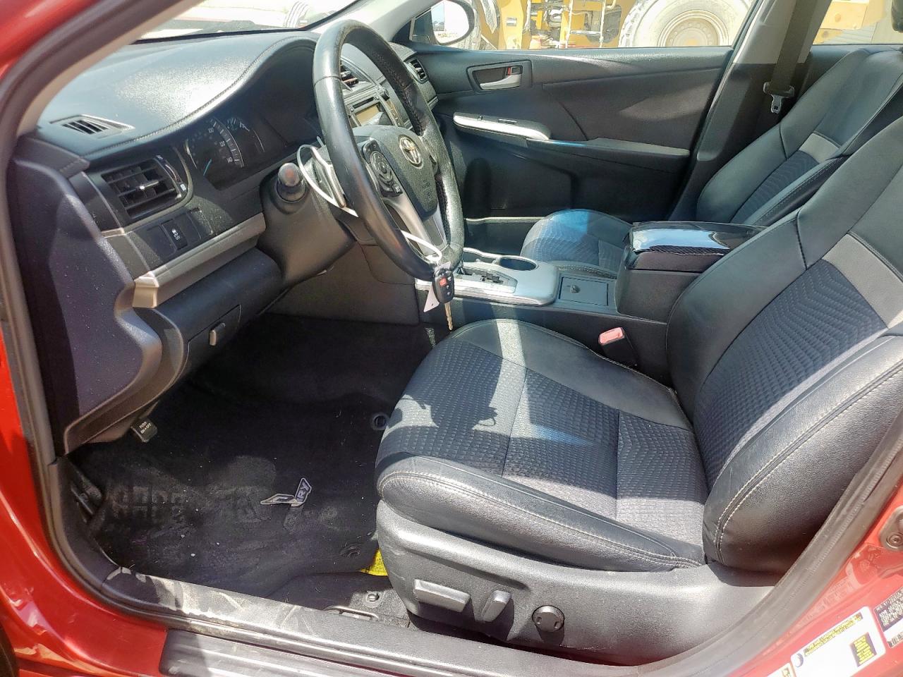 Toyota Camry Base Image 3
