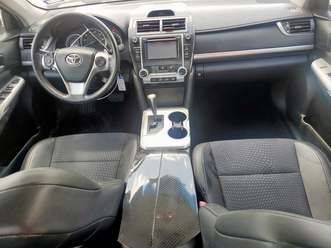 Toyota Camry Base Image 11