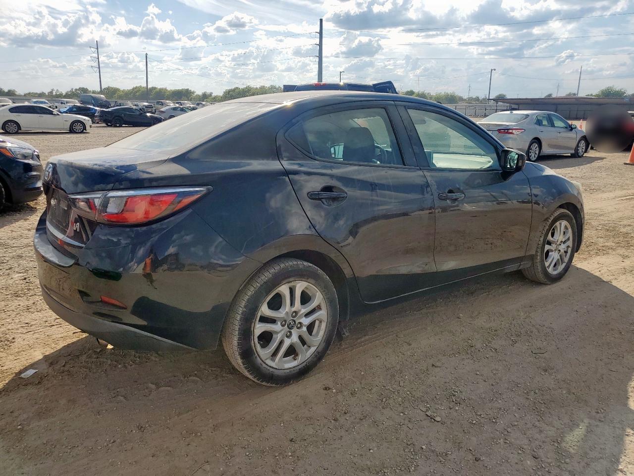 Toyota Yaris Image 6