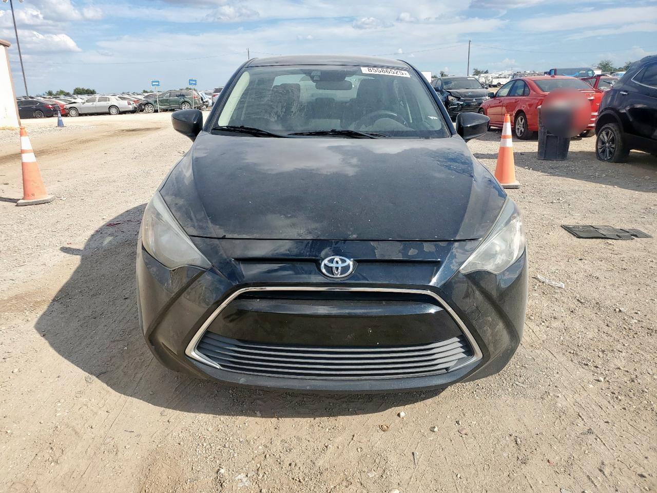 Toyota Yaris Image 5