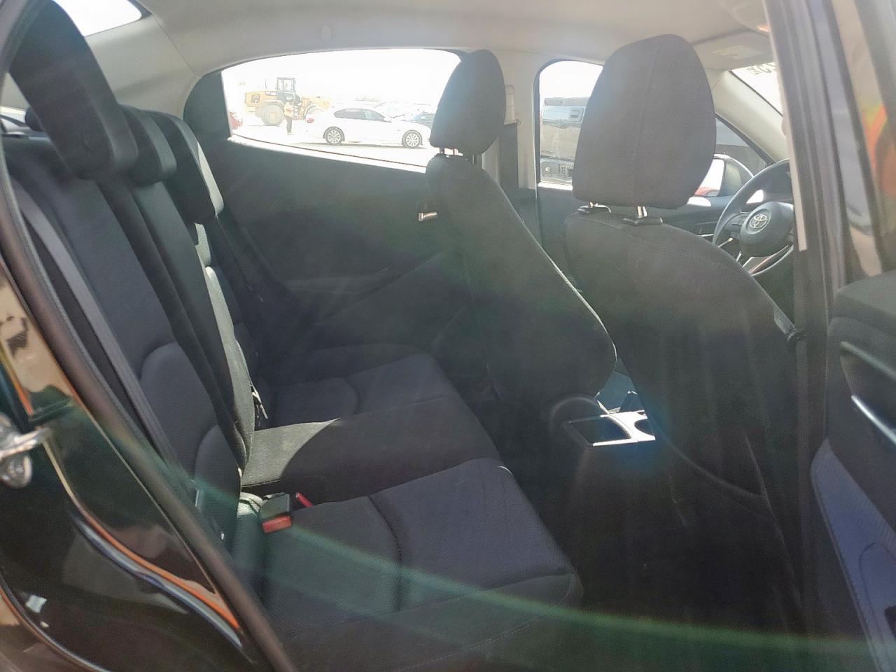 Toyota Yaris Image 11