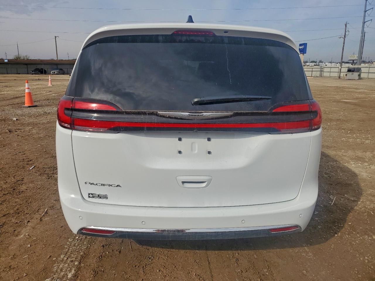 Chrysler Pacifica Select Image 11
