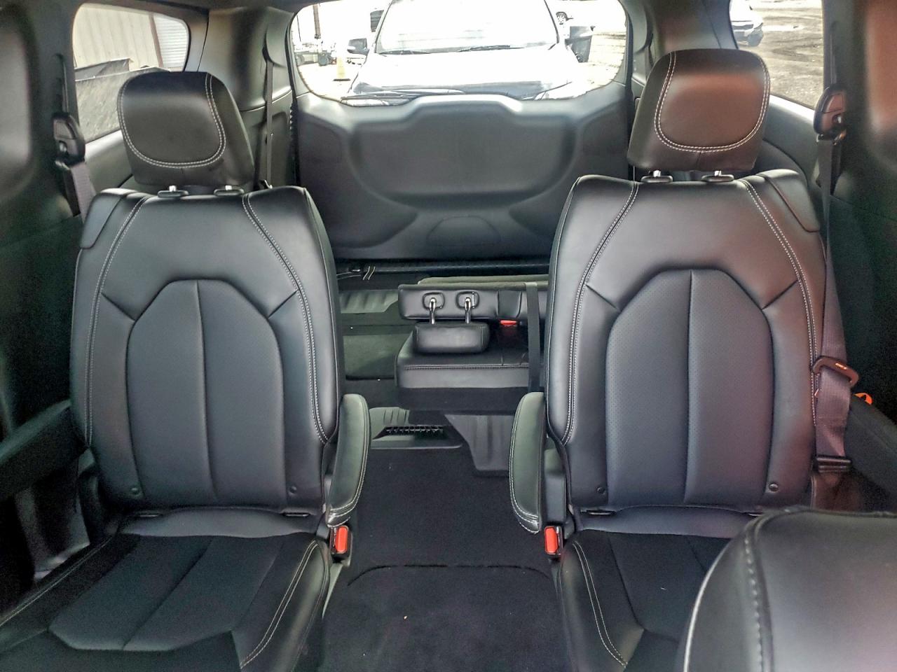 Chrysler Pacifica Select Image 4