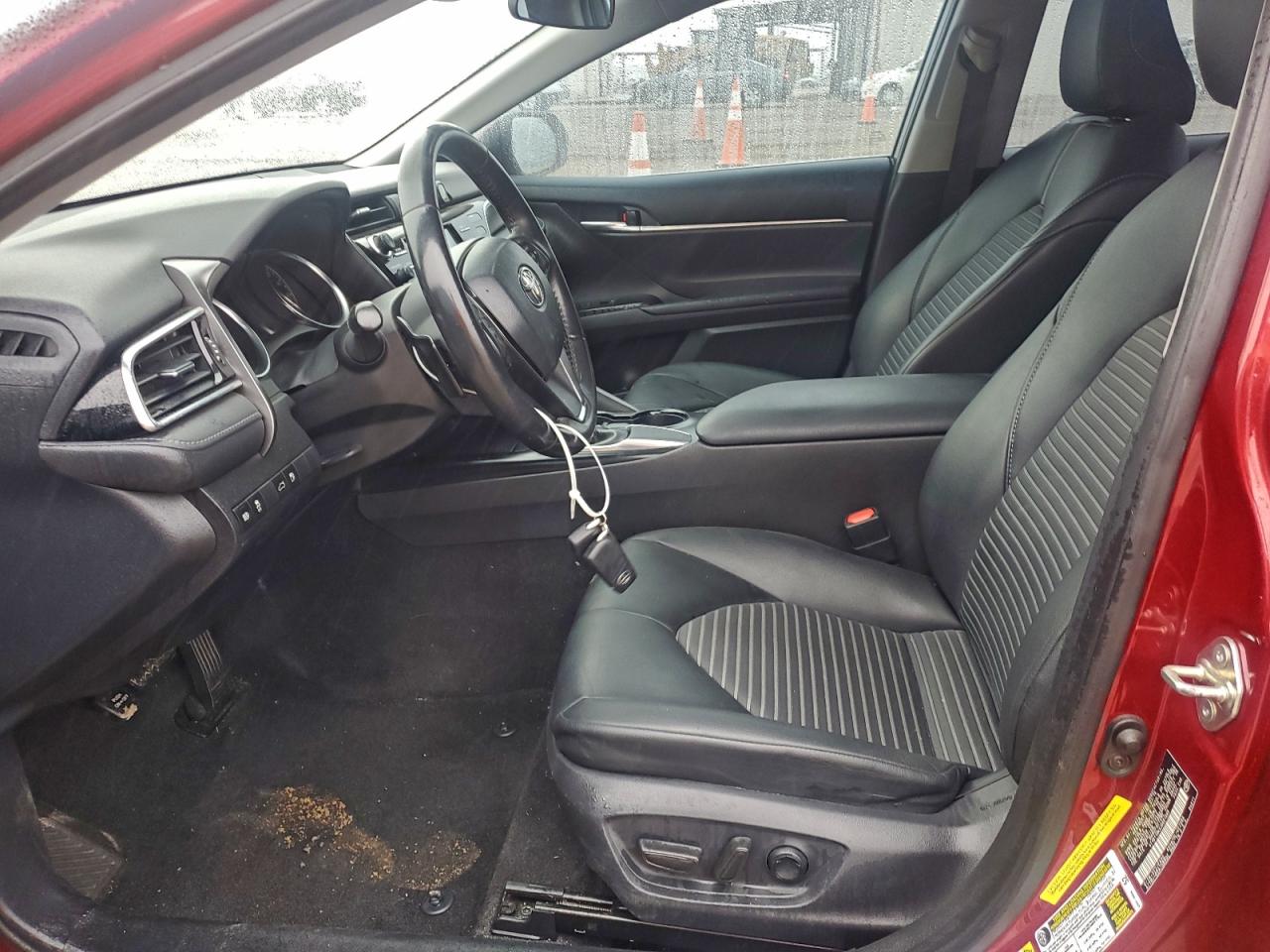 Toyota Camry L Image 10