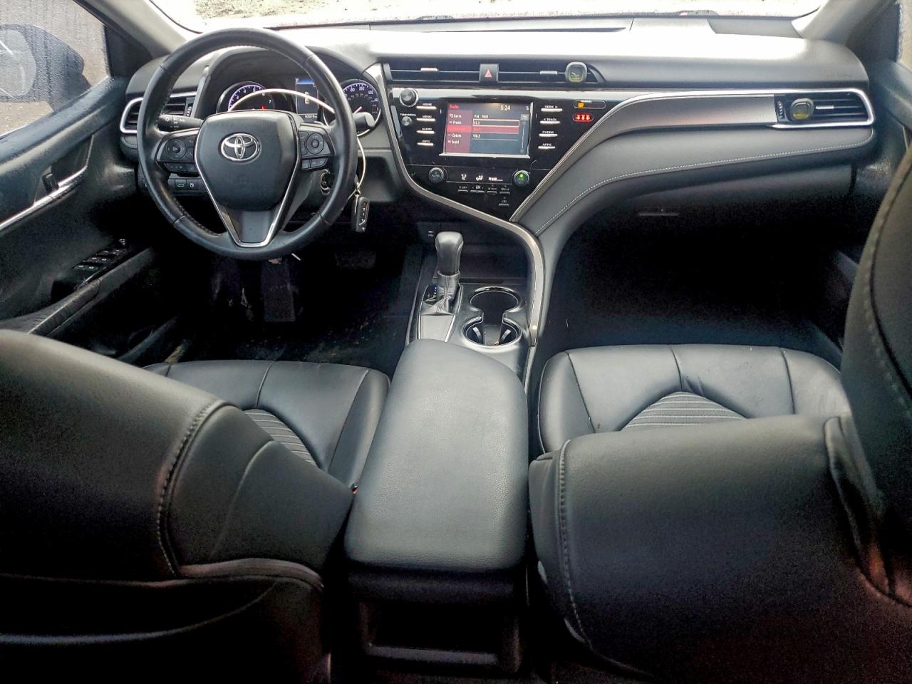 Toyota Camry L Image 12
