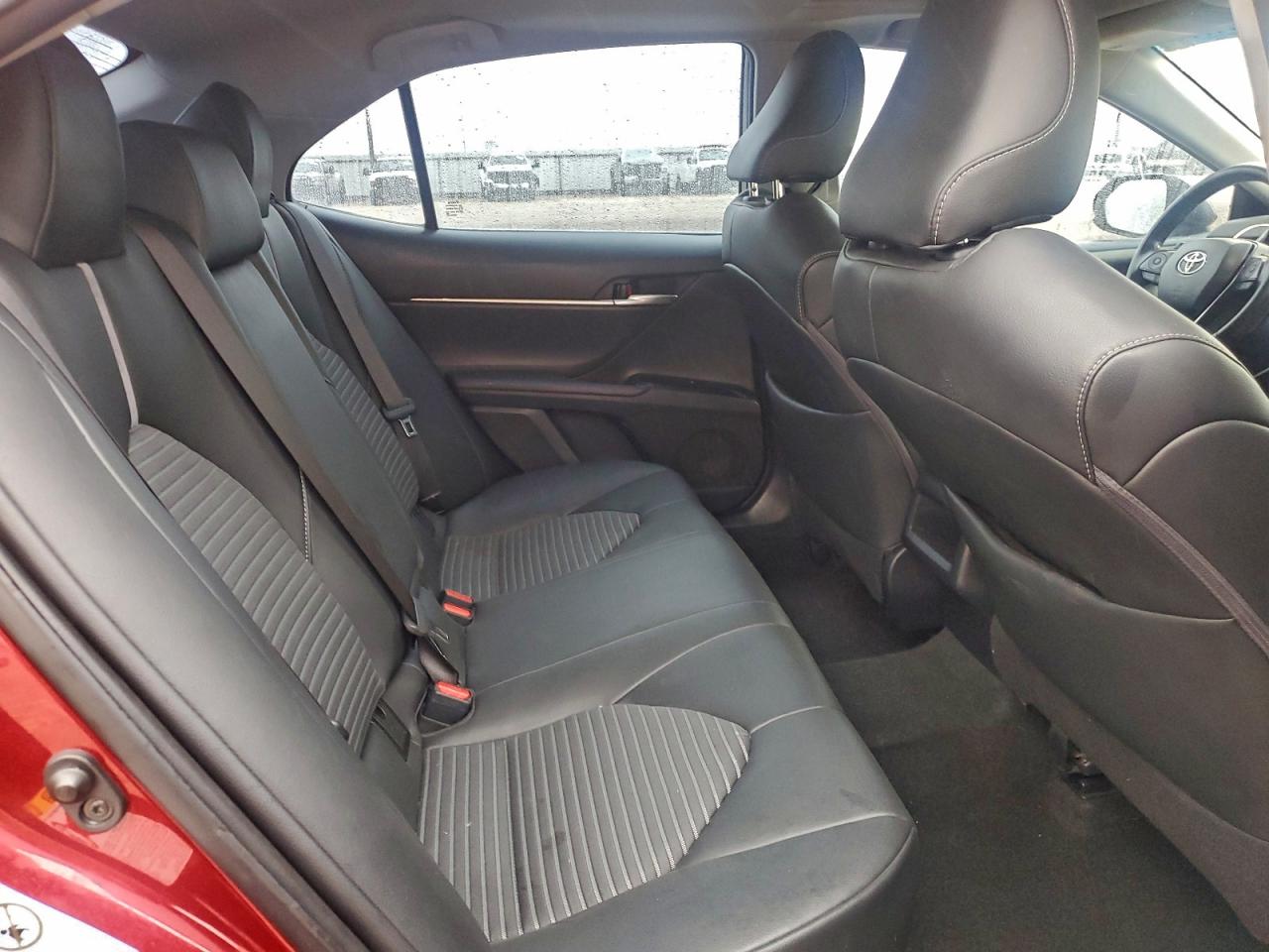 Toyota Camry L Image 4