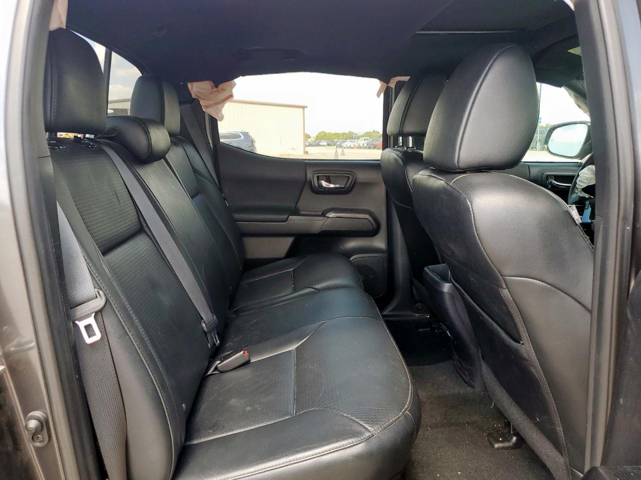 Toyota Tacoma Double Cab Image 10