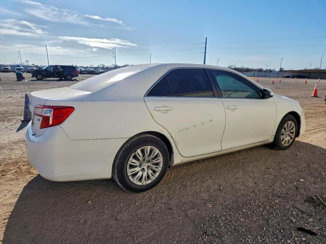 Toyota Camry L Image 10