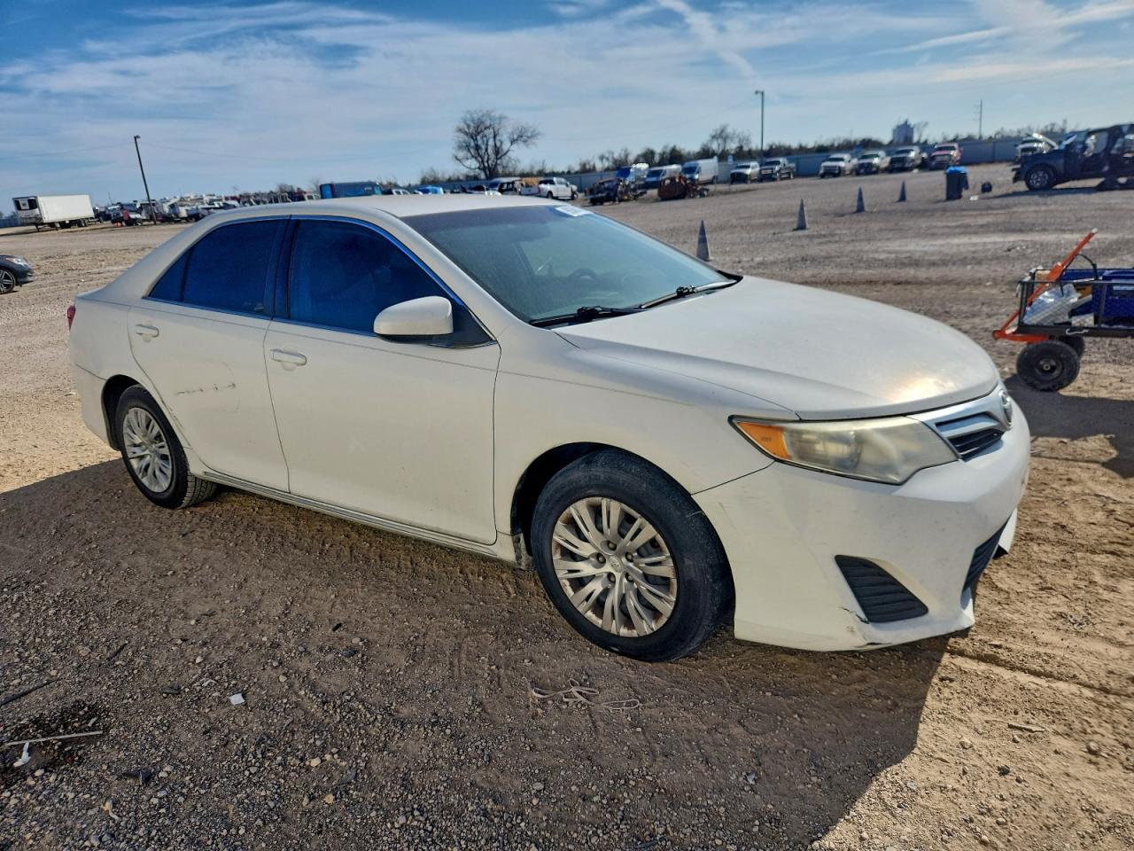 Toyota Camry L Image 3