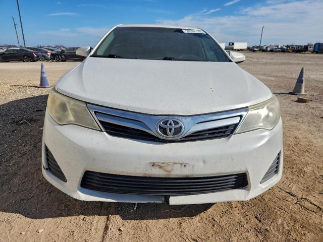 Toyota Camry L Image 2
