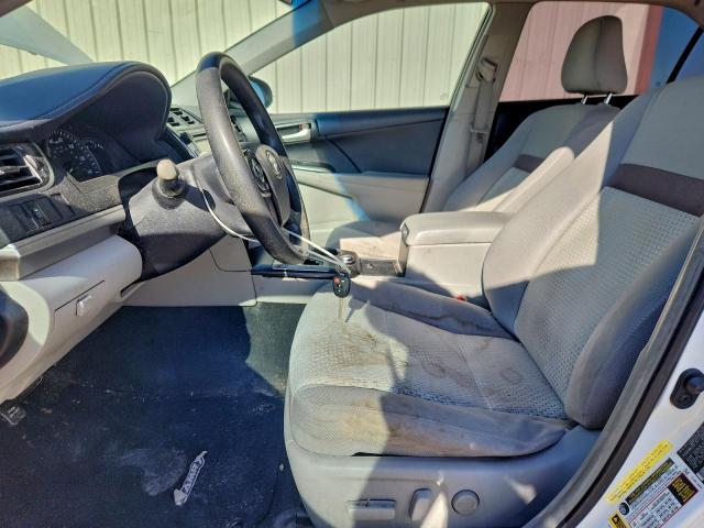 Toyota Camry L Image 11