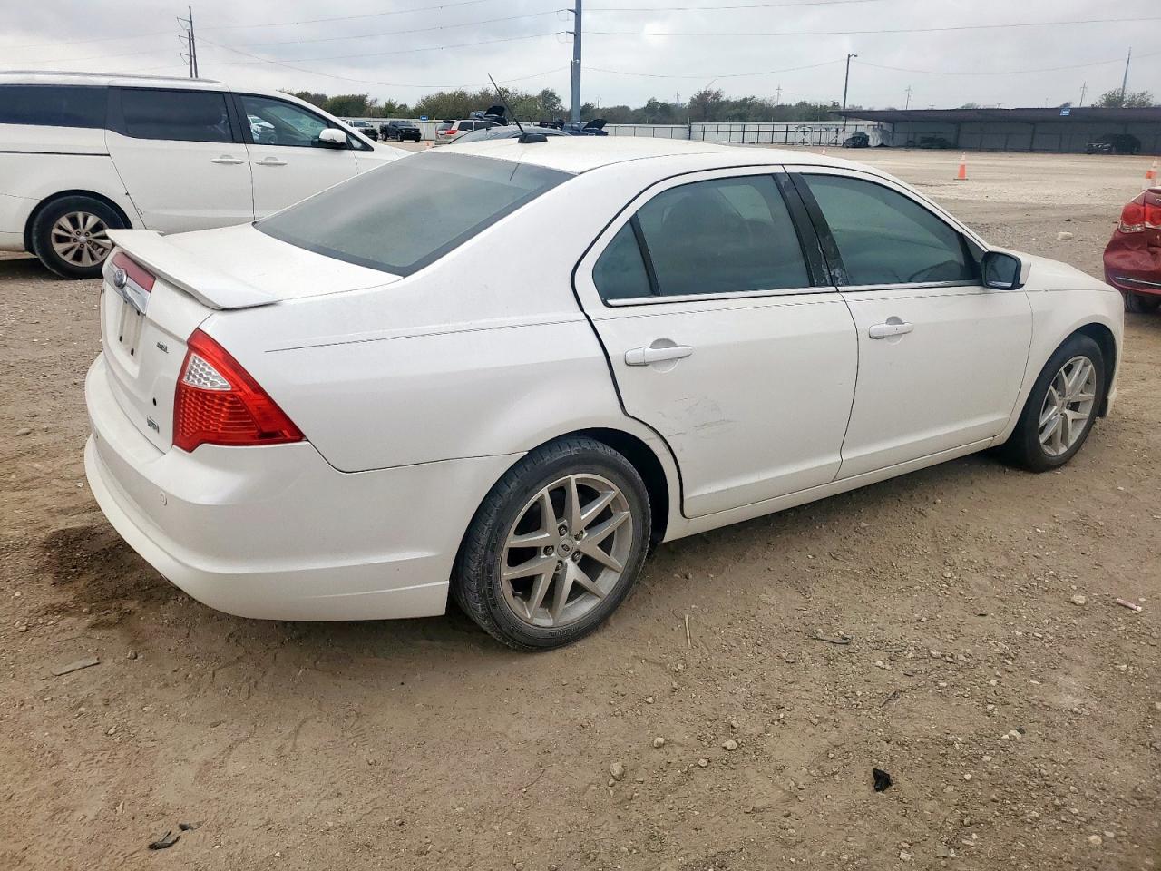 Ford Fusion Sel Image 11