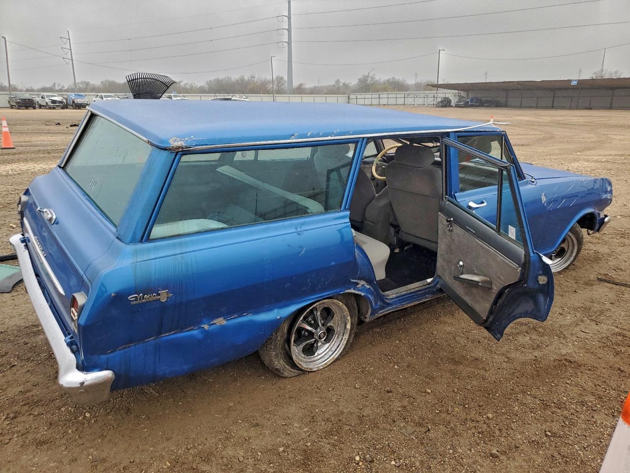 Chevrolet Nova Image 4