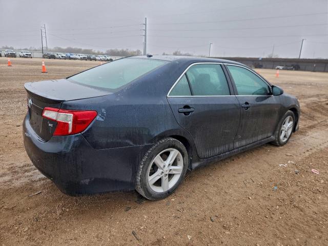 Toyota Camry Base Image 9