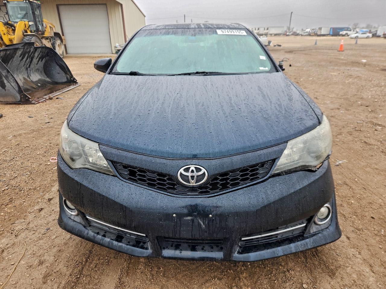 Toyota Camry Base Image 12