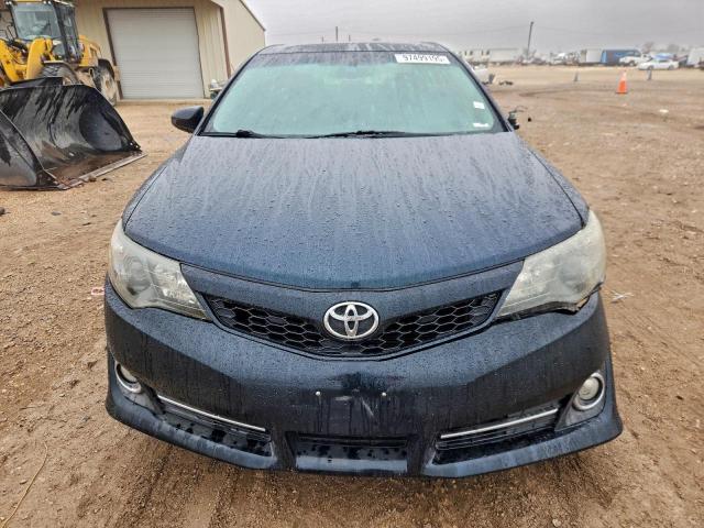 Toyota Camry Base Image 12