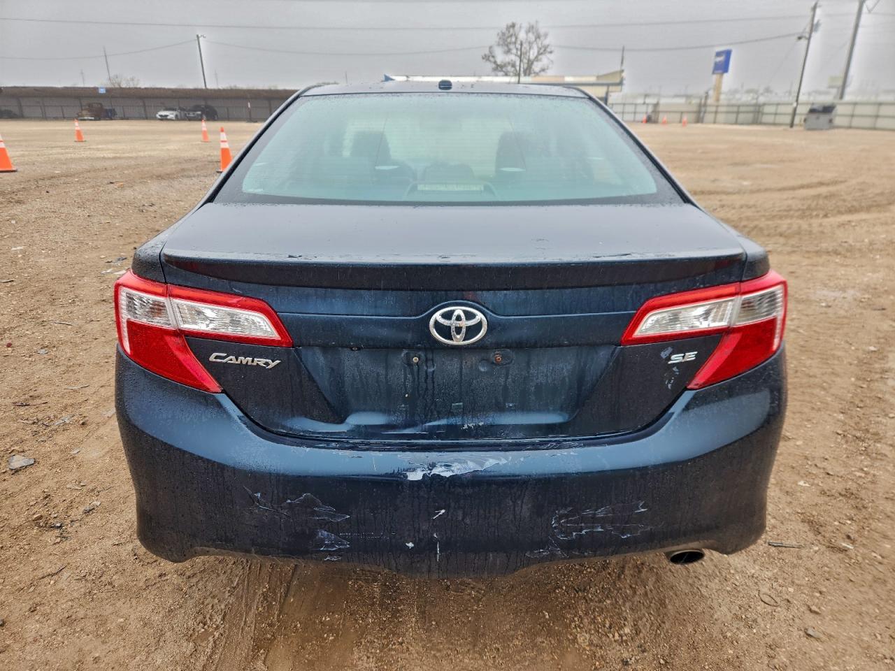 Toyota Camry Base Image 8