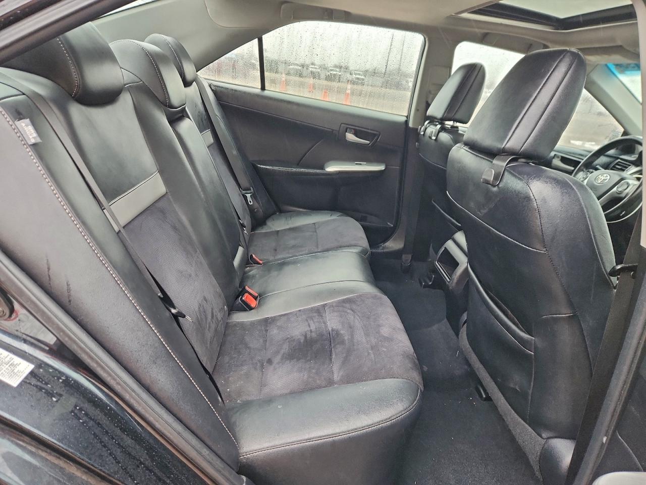 Toyota Camry Base Image 10