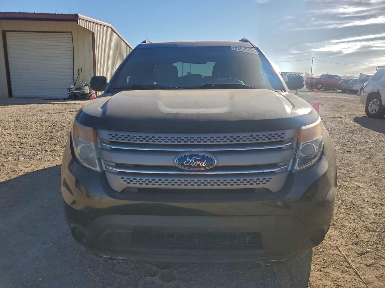 Ford Explorer Image 3
