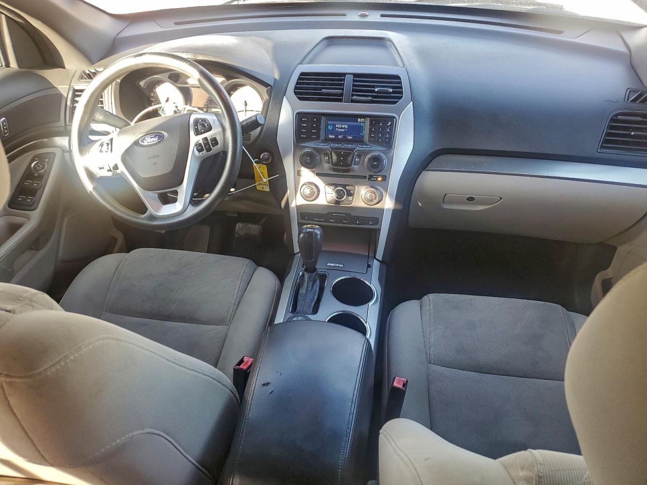 Ford Explorer Image 7