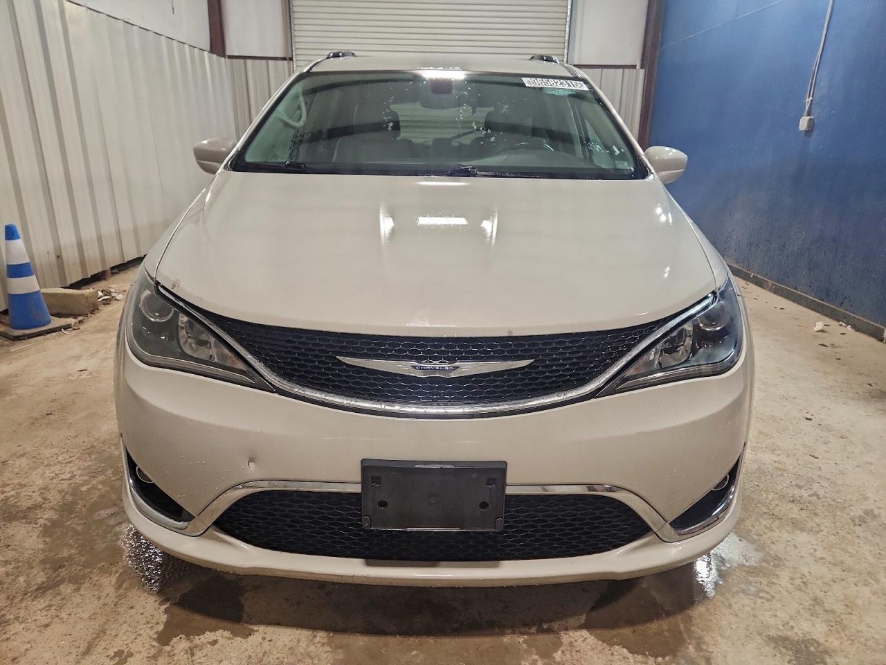 Chrysler Pacifica Touring L Plus Image 5