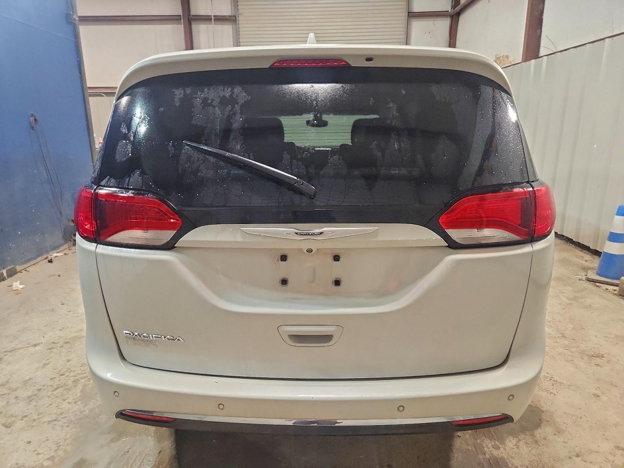 Chrysler Pacifica Touring L Plus Image 11