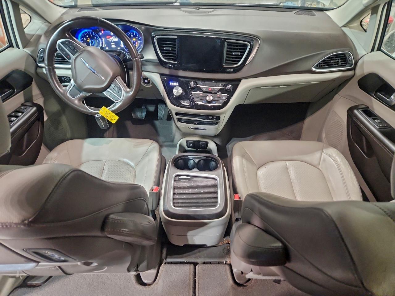 Chrysler Pacifica Touring L Plus Image 9