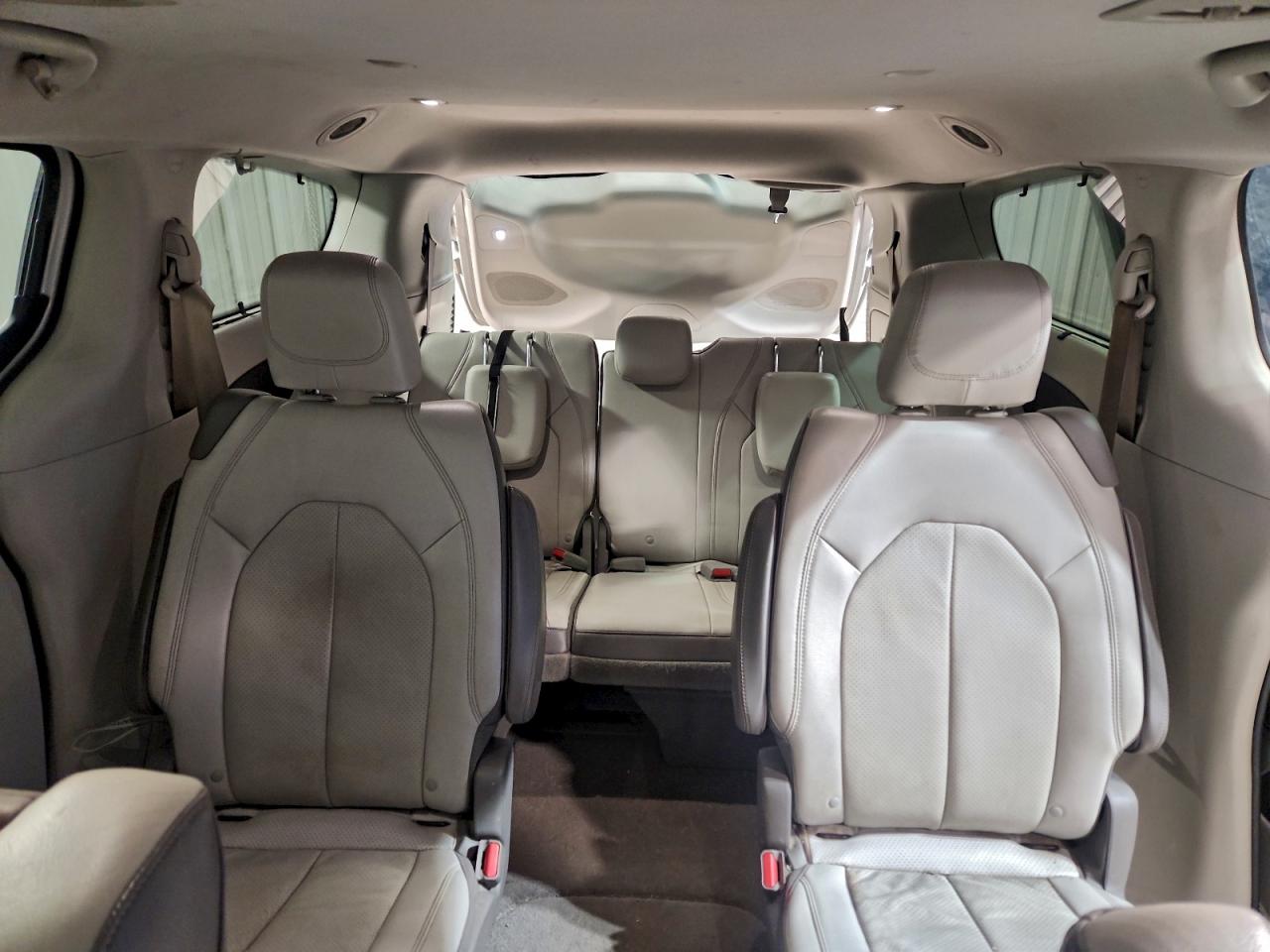 Chrysler Pacifica Touring L Plus Image 4