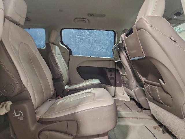 Chrysler Pacifica Touring L Plus Image 7