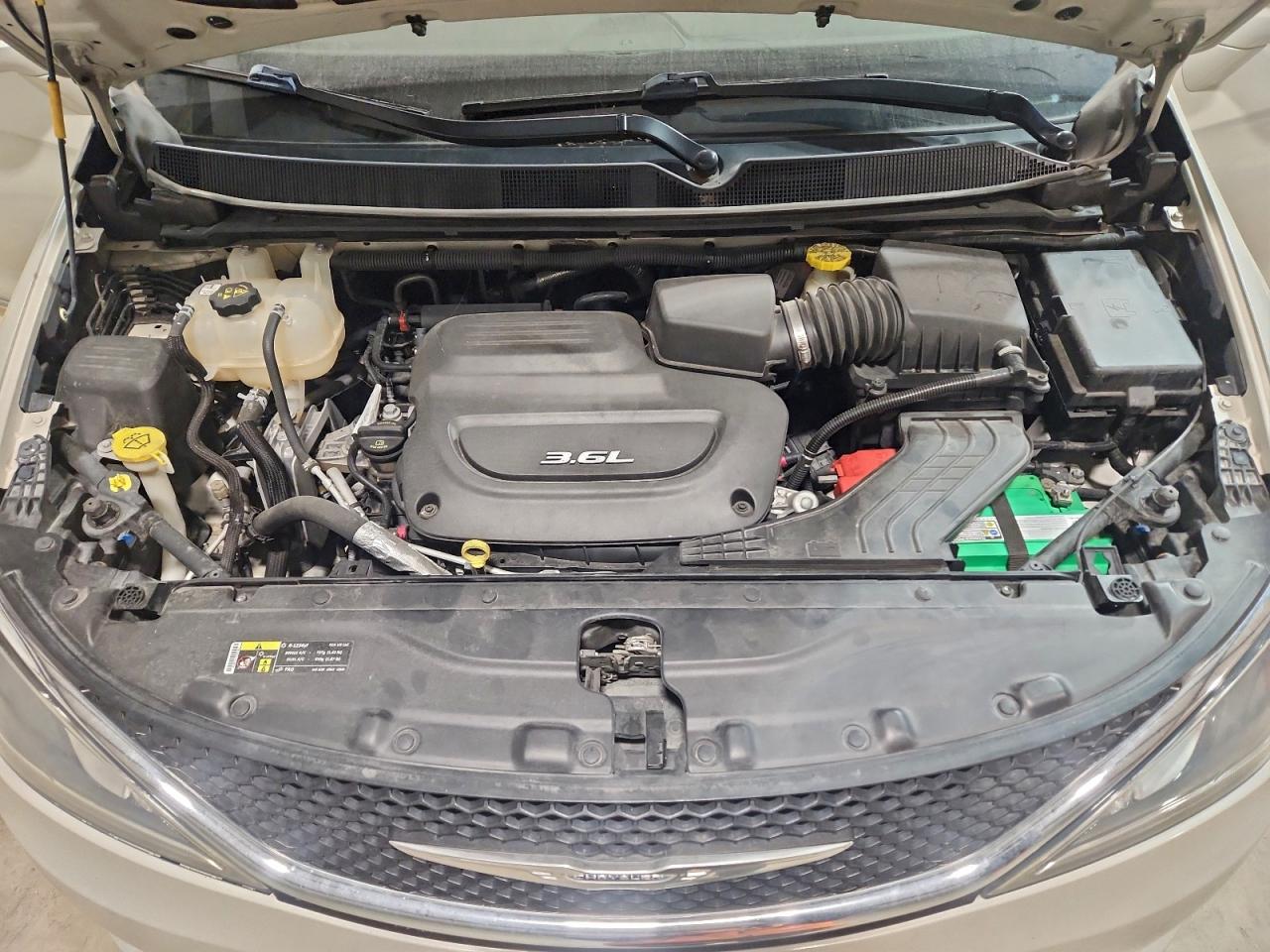 Chrysler Pacifica Touring L Plus Image 12