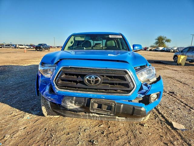 Toyota Tacoma Double Cab Image 3