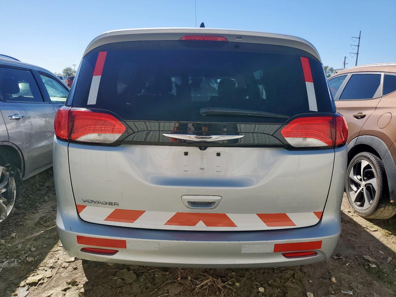 Chrysler Minivan Lx Image 12