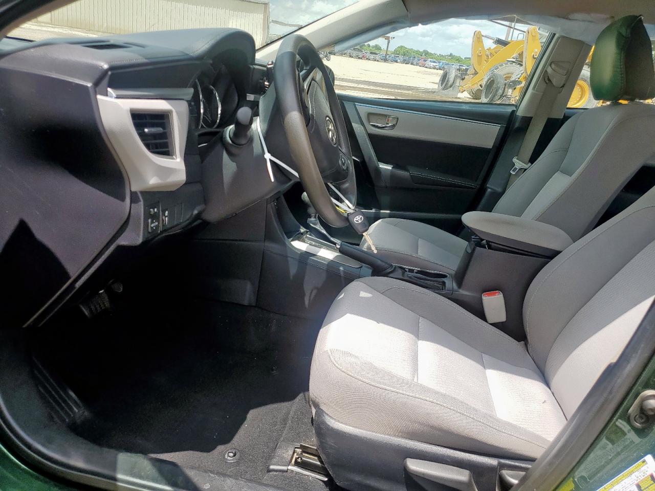 Toyota Corolla L Image 6